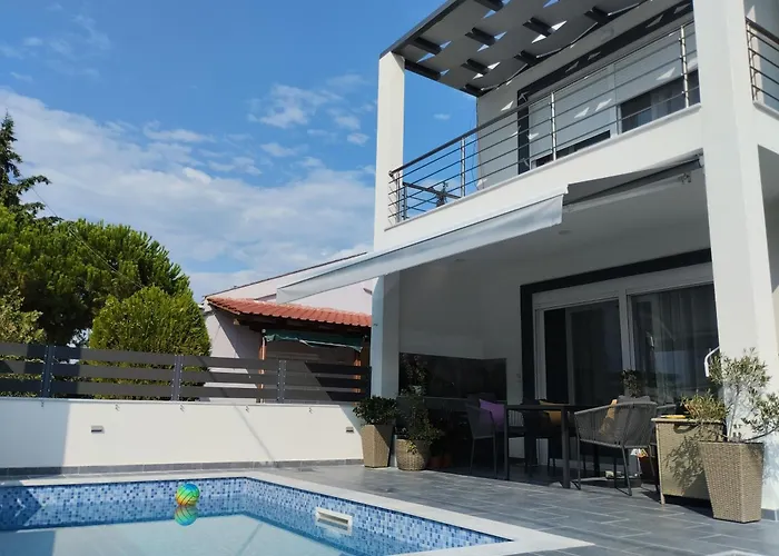 Luxury Victoria,