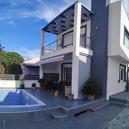 Luxury Victoria, * Nea Iraklitsa