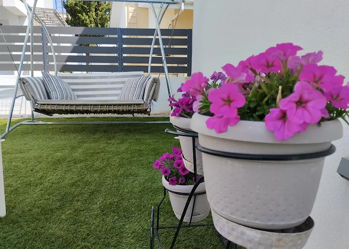 Luxury Victoria, * Nea Iraklitsa